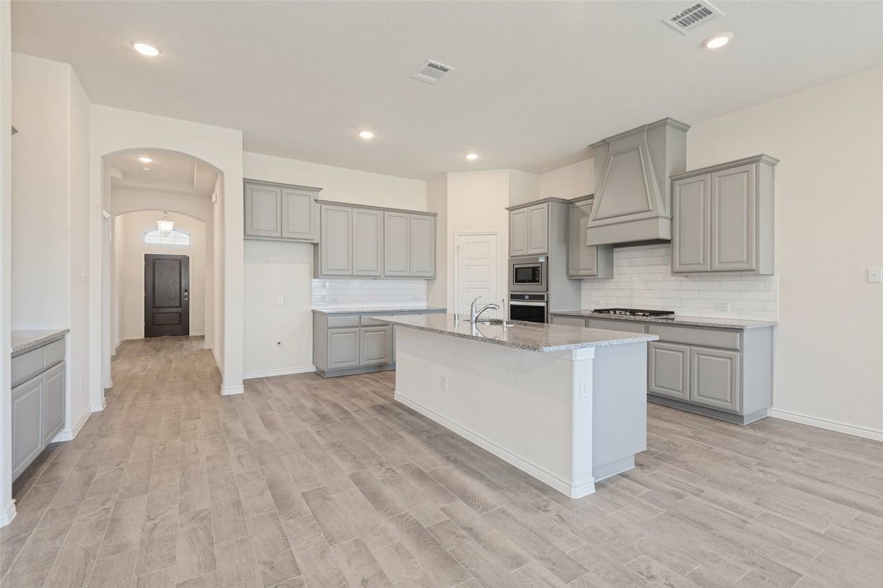 4108 Ellinger Dr - Photo 4 of 25