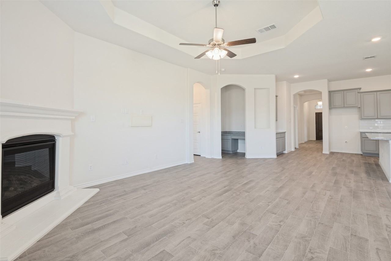 4108 Ellinger Dr - Photo 5 of 25