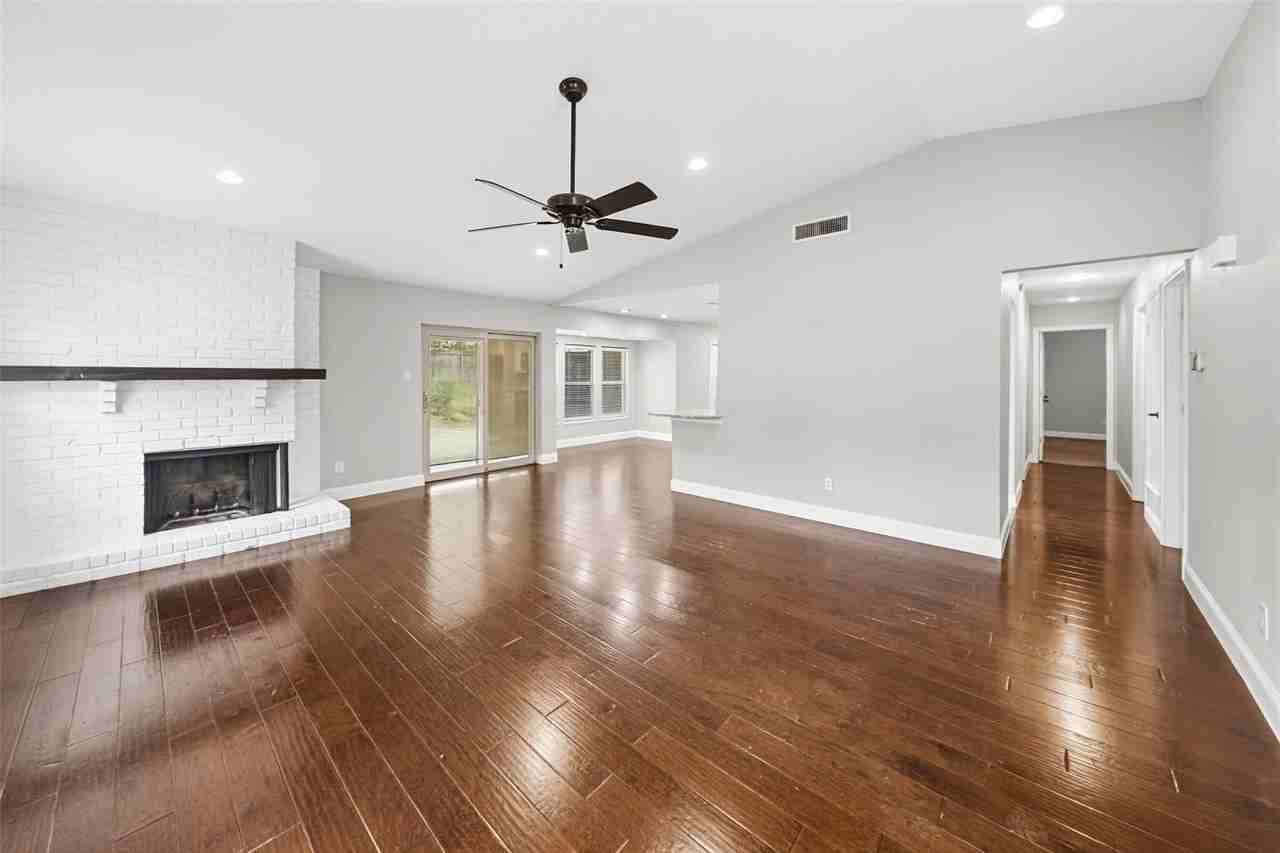2909 White Oak Ln - Photo 3 of 26