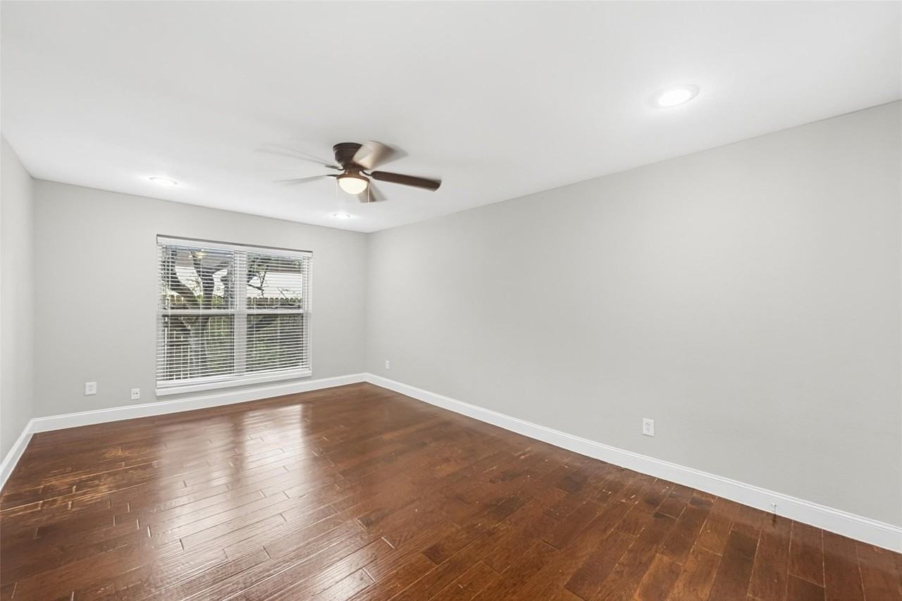 2909 White Oak Ln - Photo 5 of 26