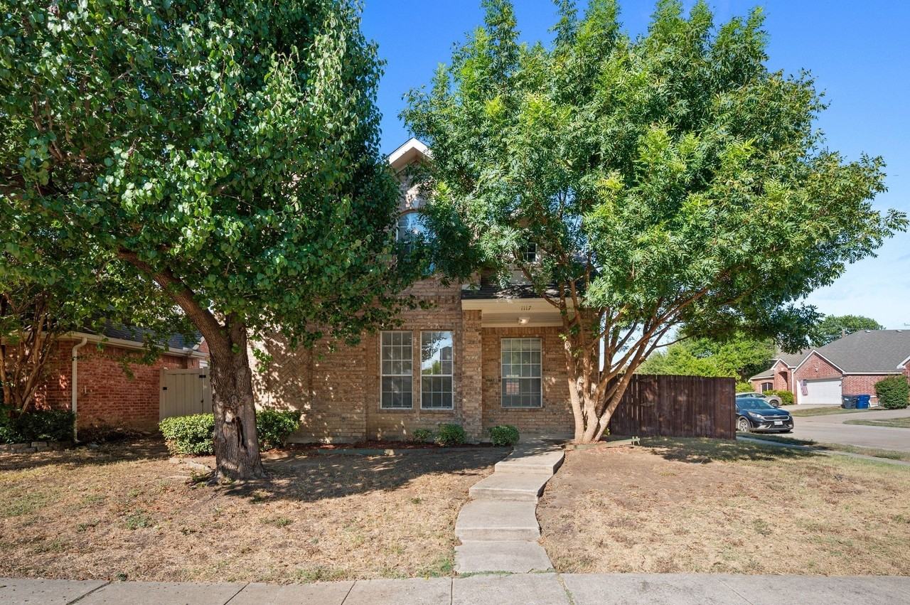 1117 Inland Ln - Photo 2 of 23