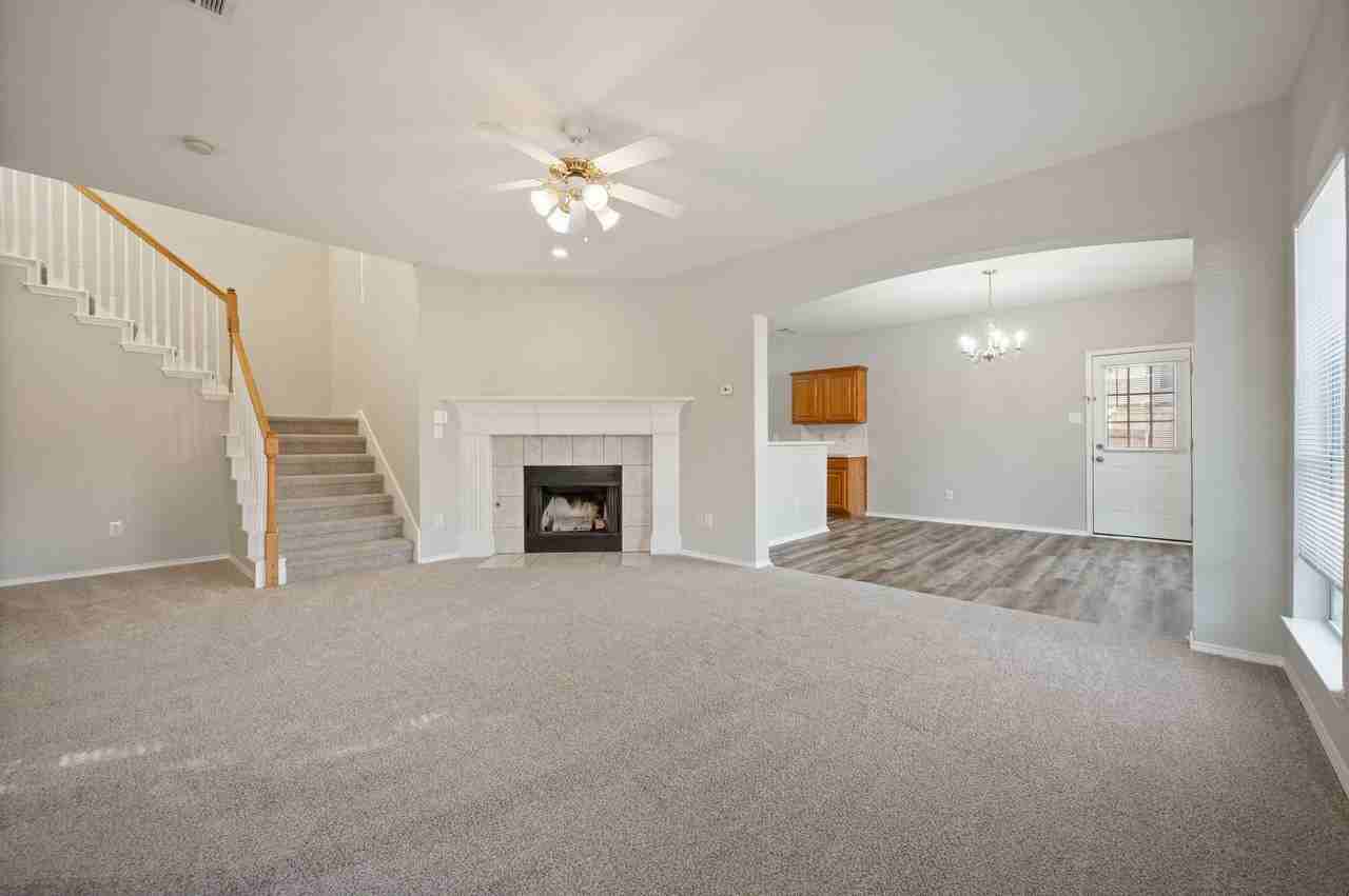 1117 Inland Ln - Photo 4 of 23