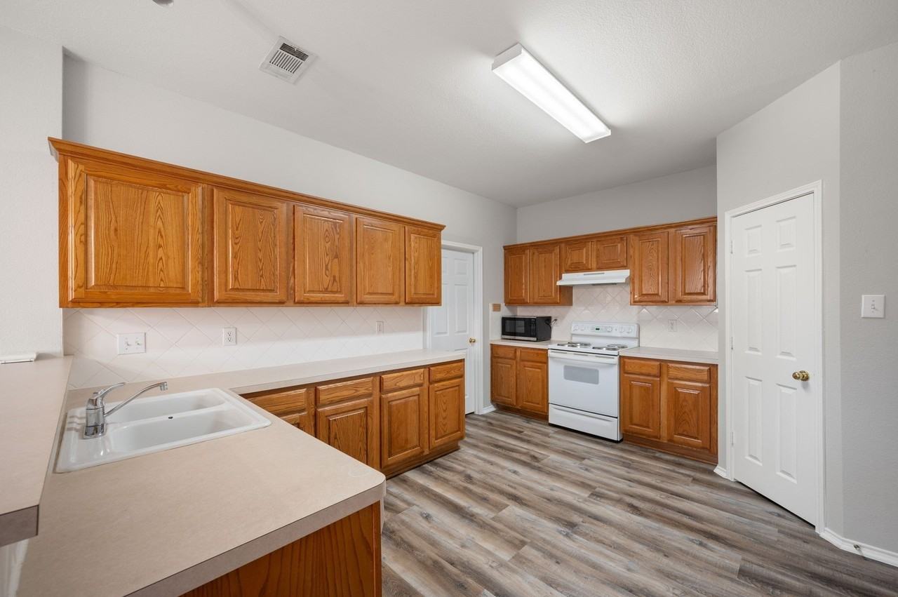 1117 Inland Ln - Photo 7 of 23