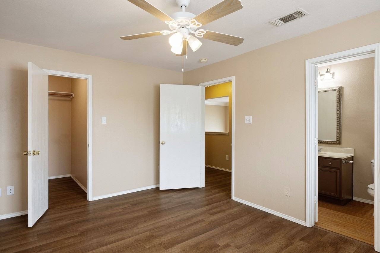 2301 Brookview Dr - Photo 4 of 38