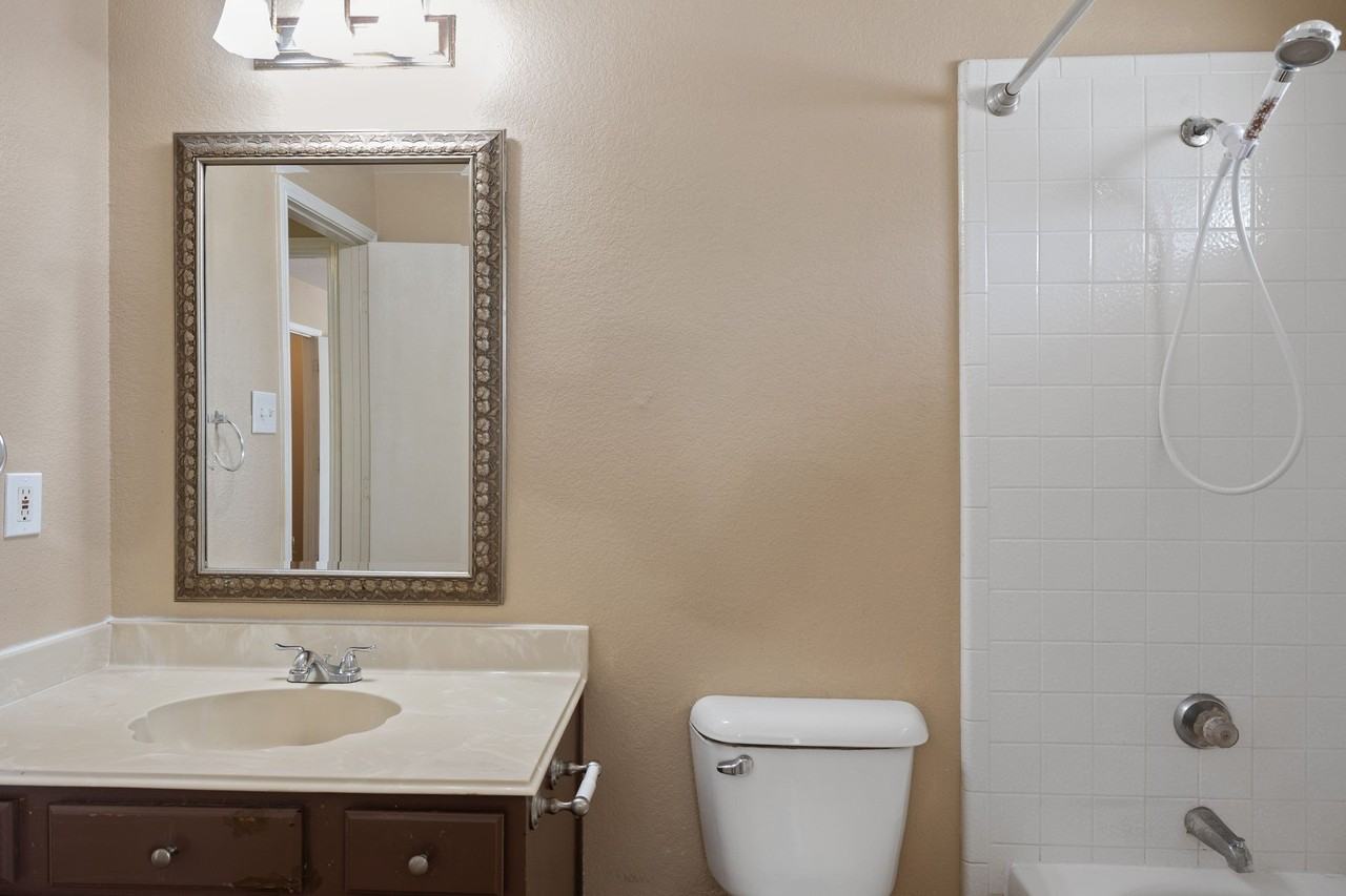 2301 Brookview Dr - Photo 5 of 38