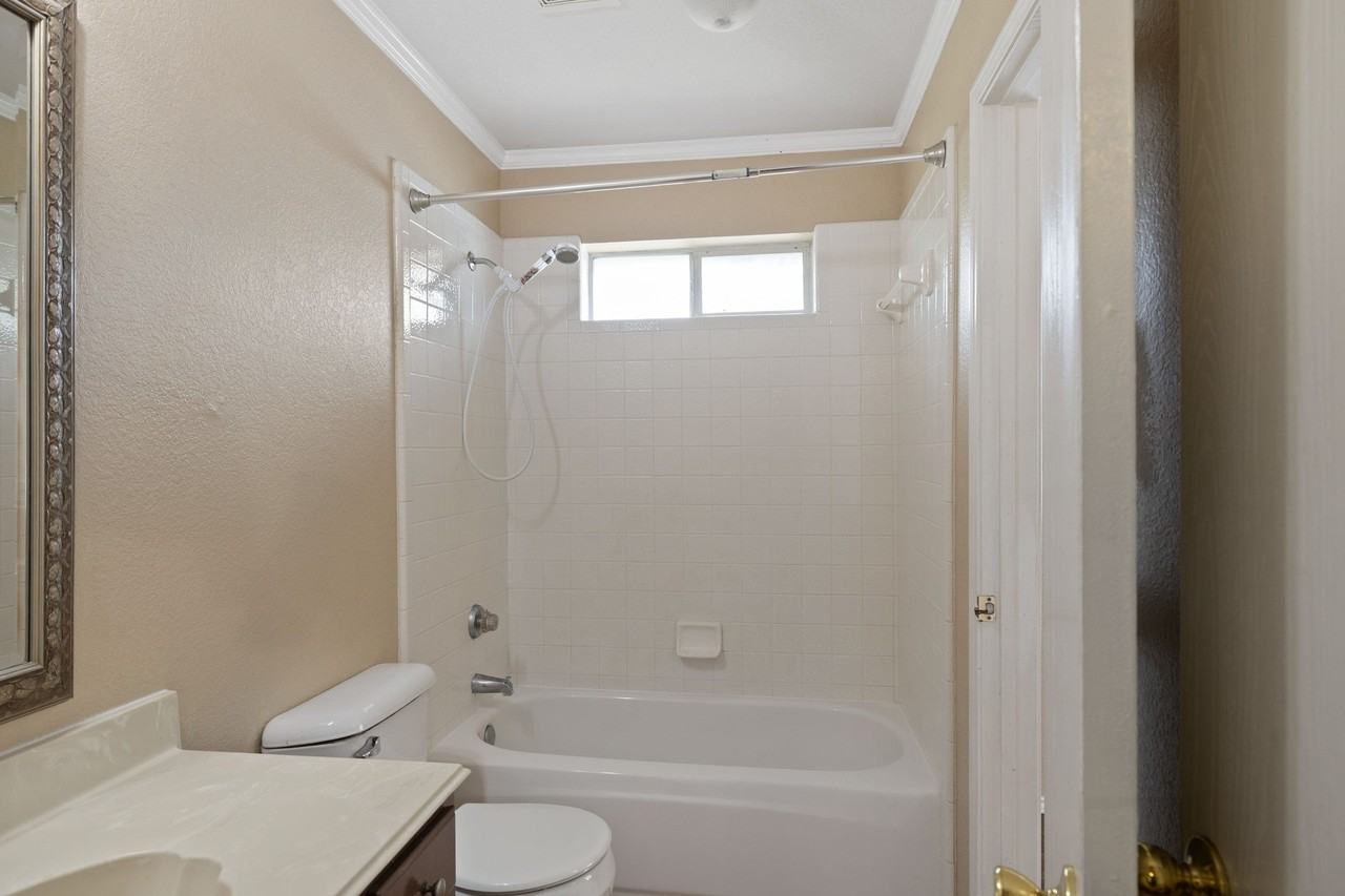 2301 Brookview Dr - Photo 6 of 38