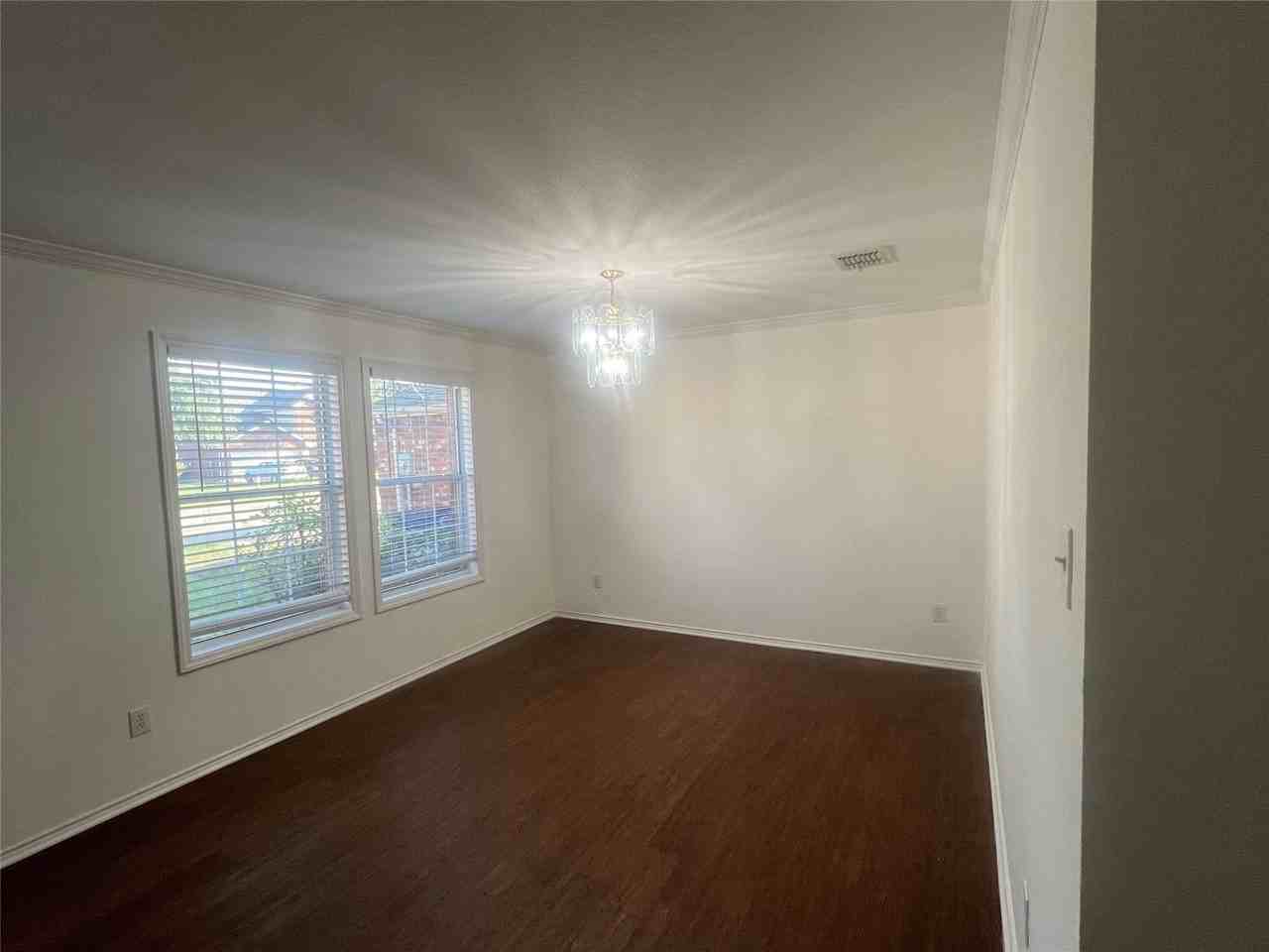 1524 Breeze Ln - Photo 3 of 17