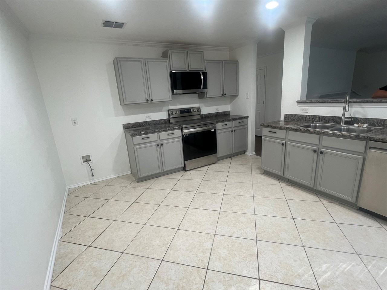 1524 Breeze Ln - Photo 6 of 17