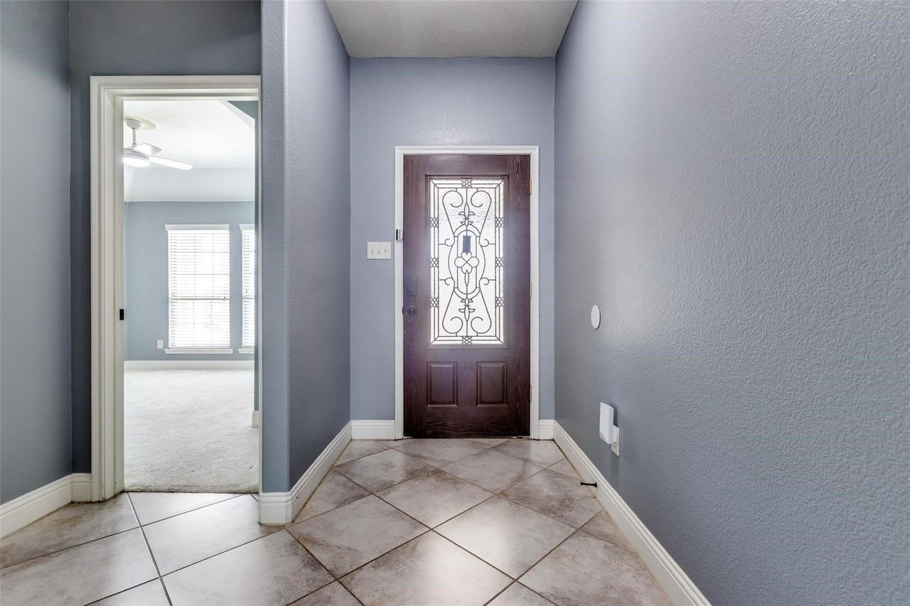 10220 Bennet Dr - Photo 4 of 24