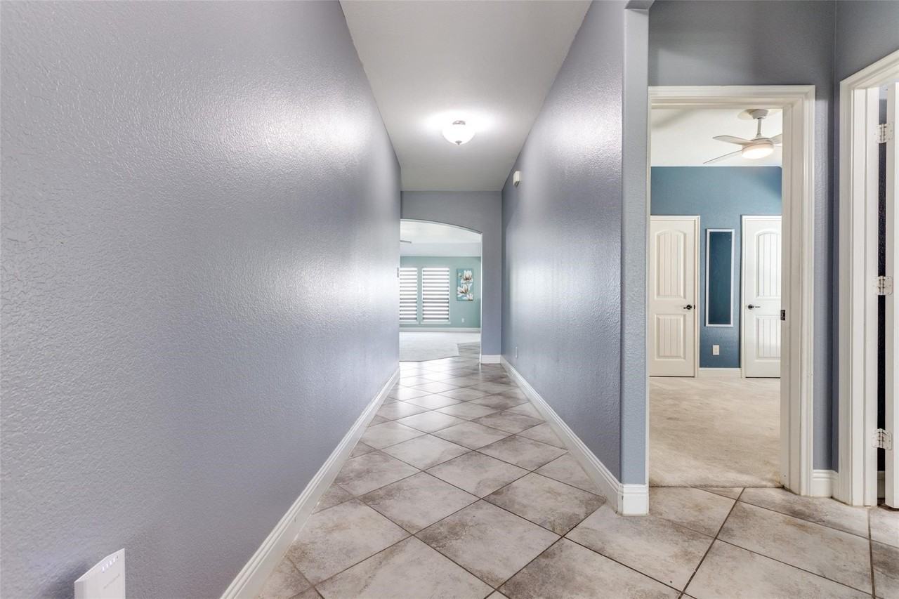 10220 Bennet Dr - Photo 5 of 24