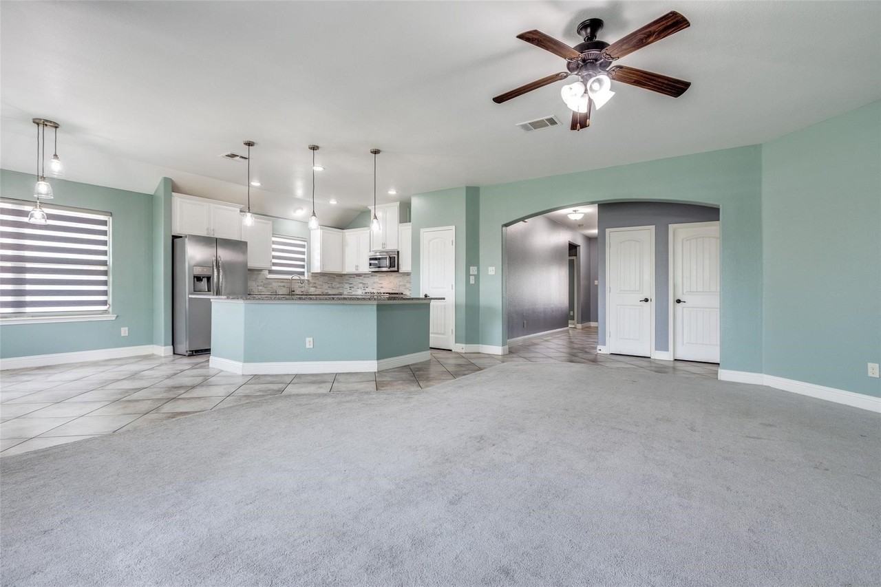 10220 Bennet Dr - Photo 6 of 24