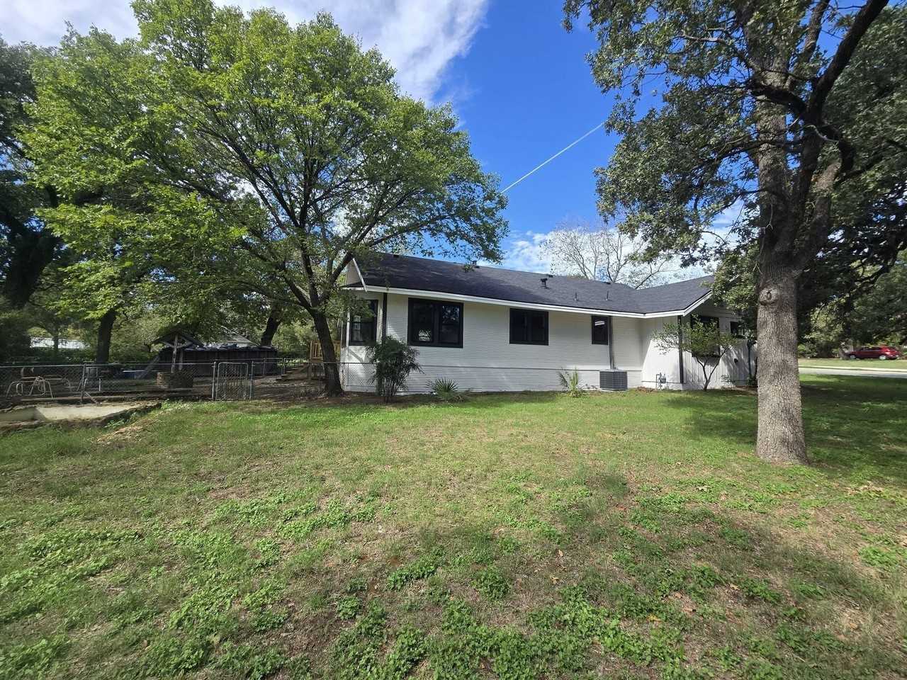 4824 Meadowbrook Dr - Photo 3 of 23
