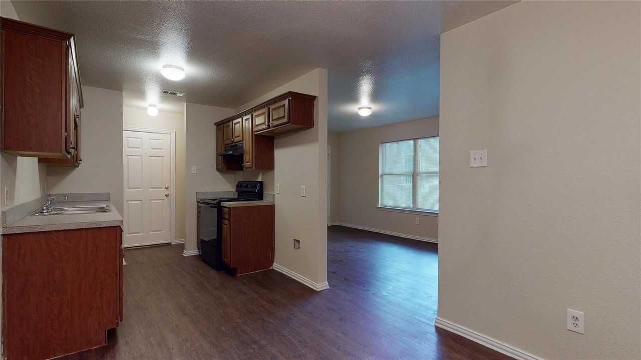 3621 San Rose Dr - Photo 3 of 22