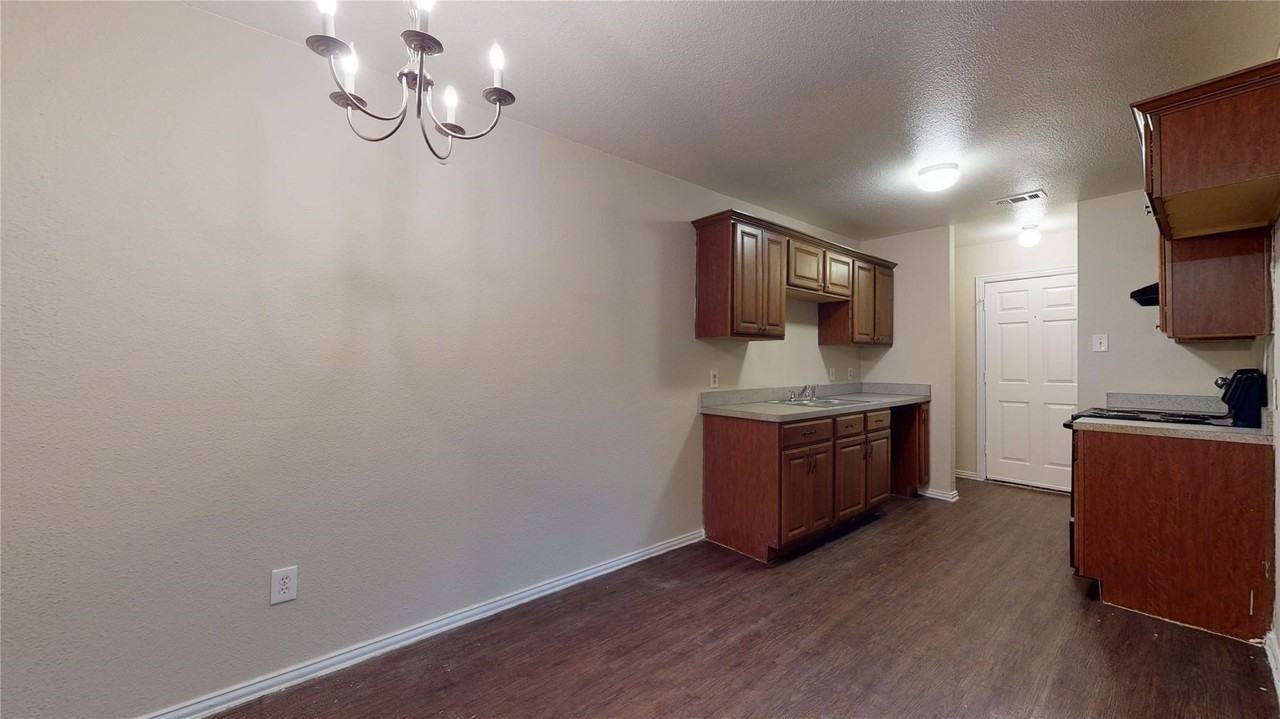 3621 San Rose Dr - Photo 4 of 22