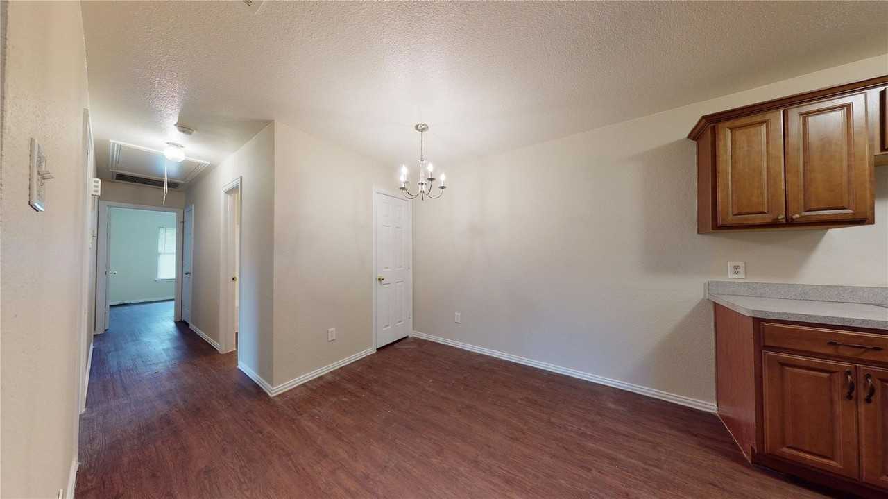 3621 San Rose Dr - Photo 5 of 22
