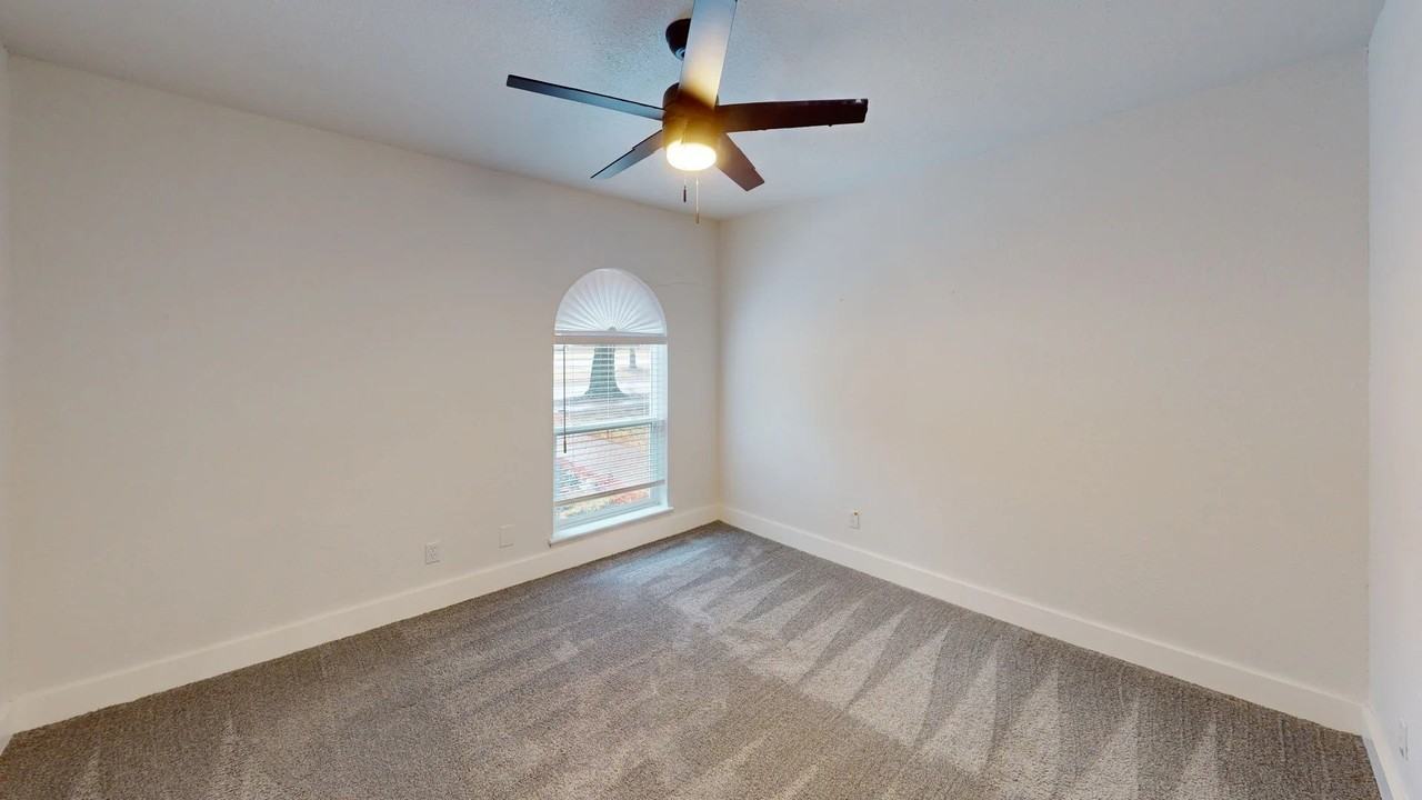 1506 W Spring Creek Pkwy - Photo 4 of 22