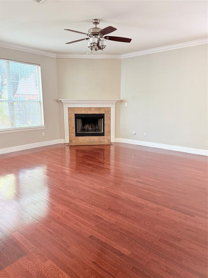911 Spring Valley Plz - Photo 5 of 22