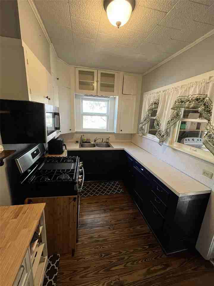608 Sycamore St - Photo 7 of 14