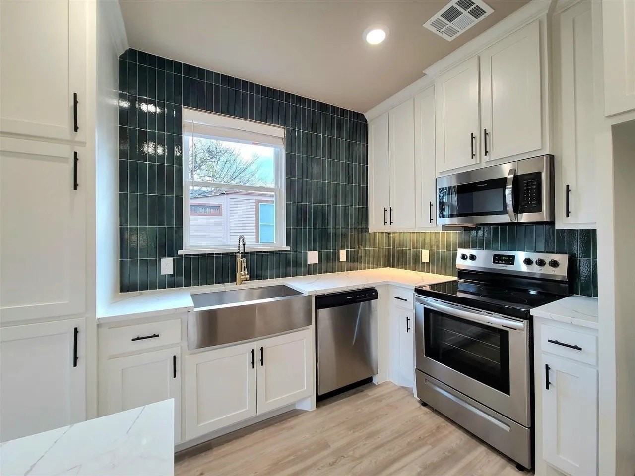 721 W Munson St - Photo 2 of 14