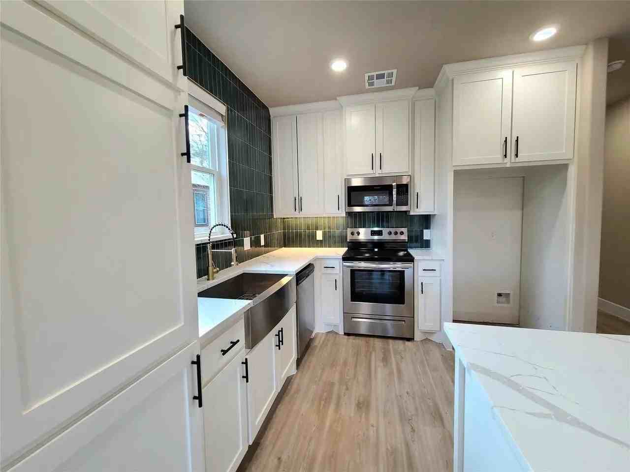 721 W Munson St - Photo 3 of 14