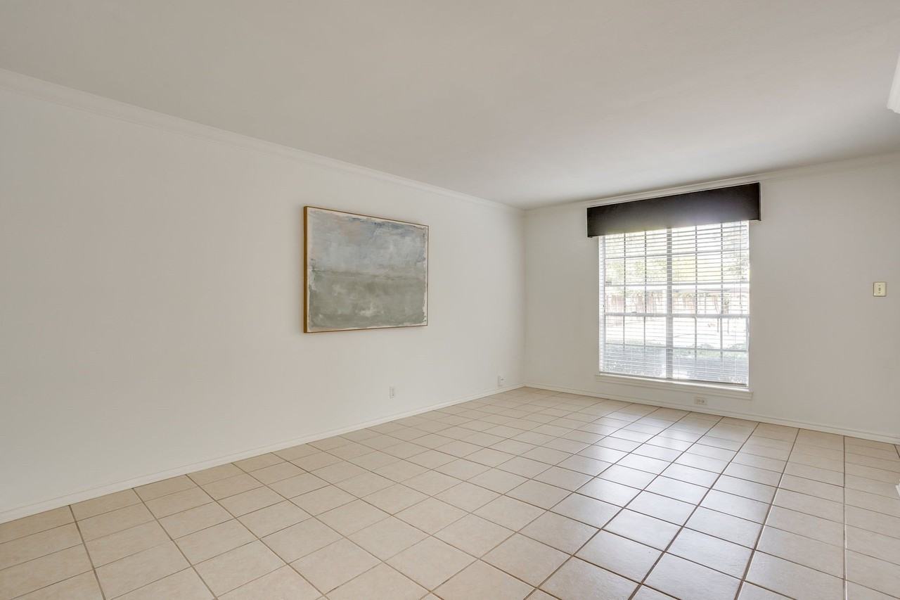 901 Roaring Springs Rd - Photo 2 of 21