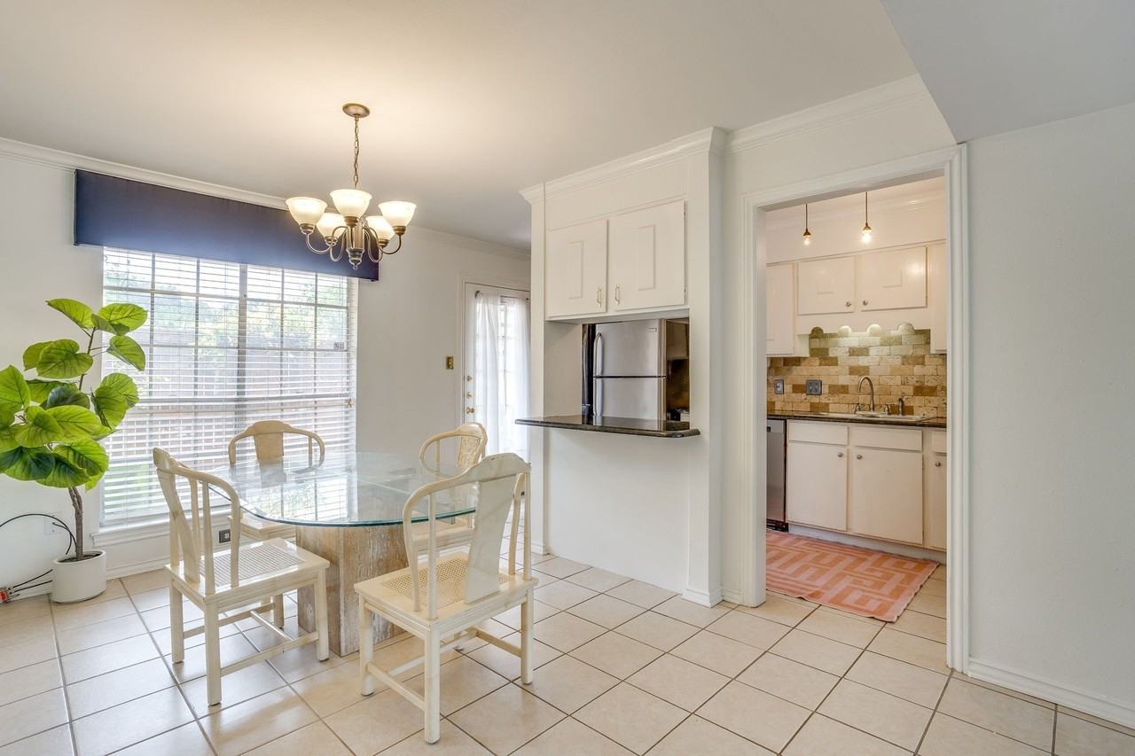 901 Roaring Springs Rd - Photo 4 of 21