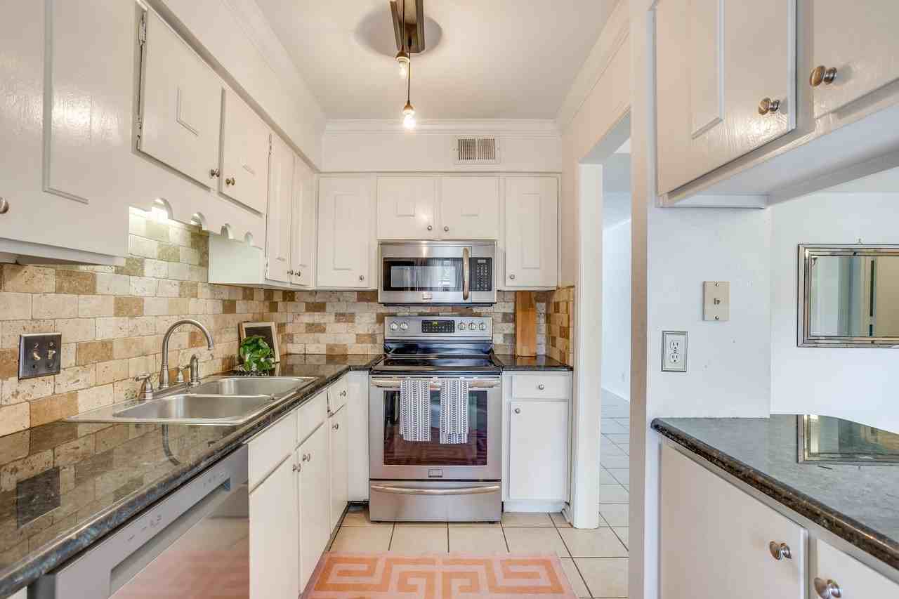 901 Roaring Springs Rd - Photo 6 of 21