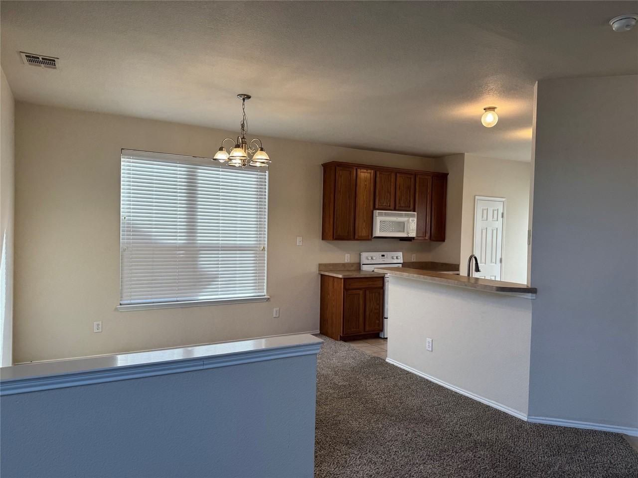 10239 Waterbury Dr - Photo 3 of 18