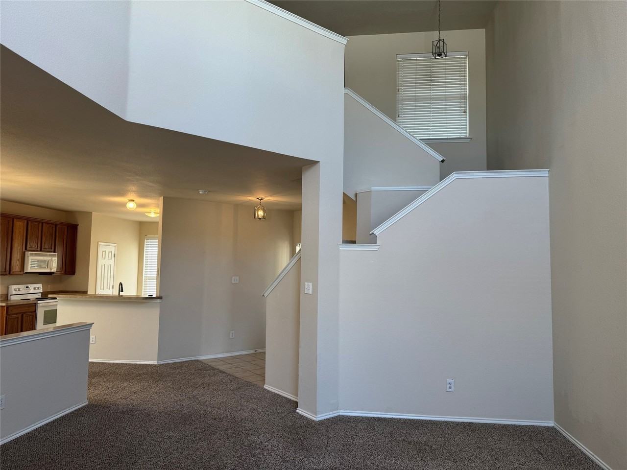 10239 Waterbury Dr - Photo 5 of 18