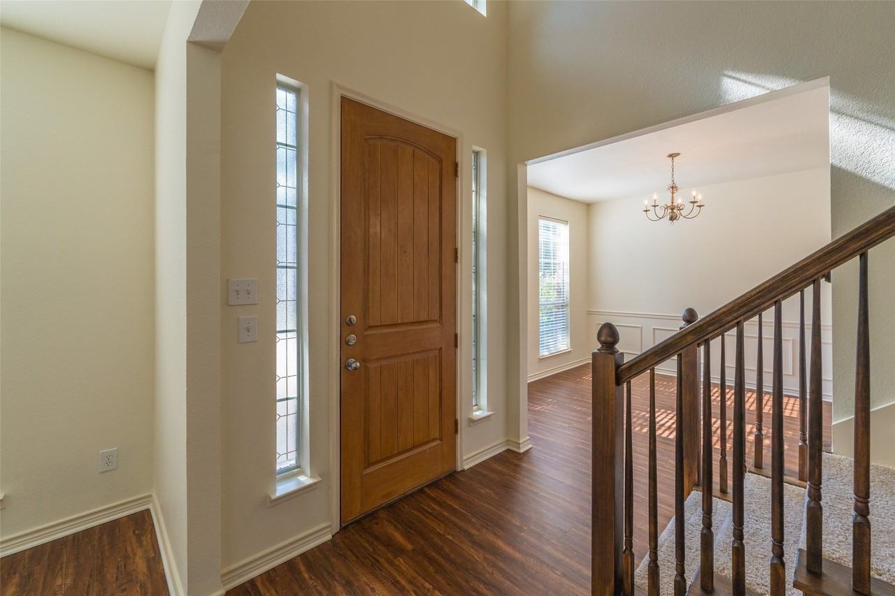 3513 Lone Mountain Trl - Photo 3 of 32