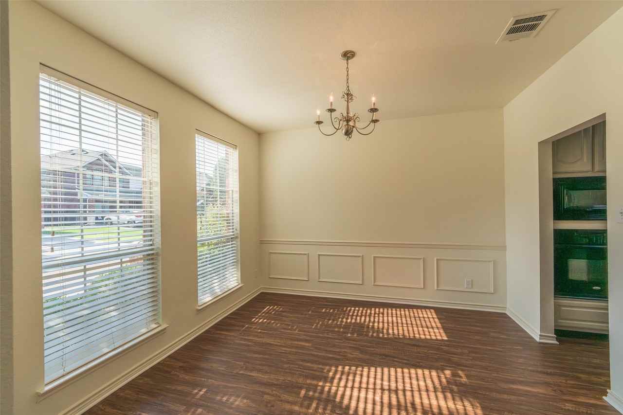 3513 Lone Mountain Trl - Photo 4 of 32