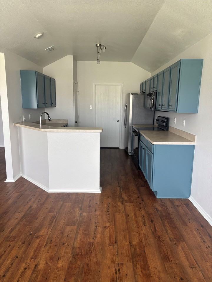 1321 Yukon Dr - Photo 3 of 16