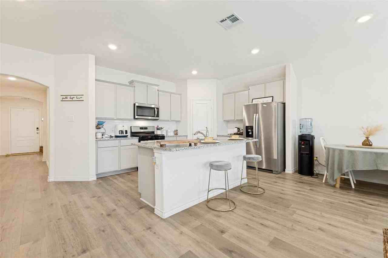 756 Daybreak Ln - Photo 4 of 27