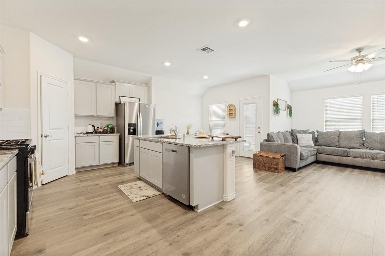 756 Daybreak Ln - Photo 6 of 27