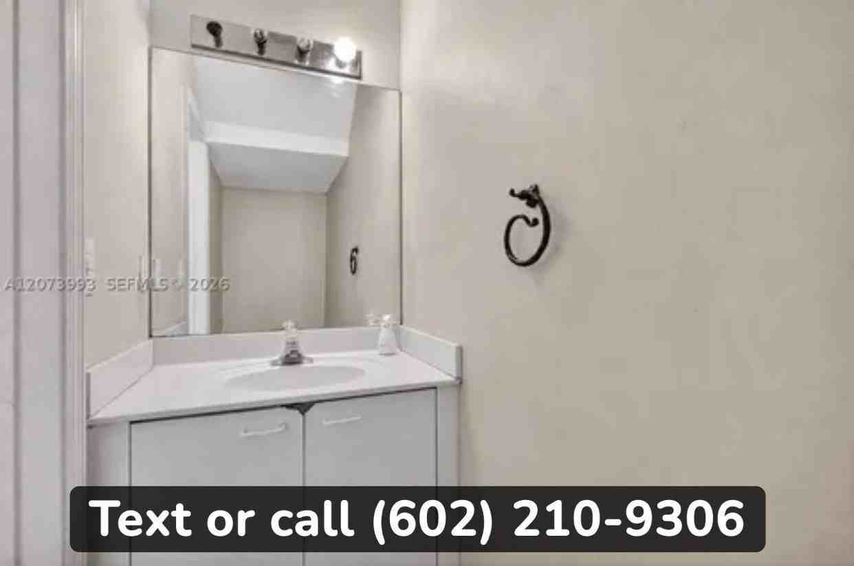 223 Ne 211th Ter - Photo 4 of 11