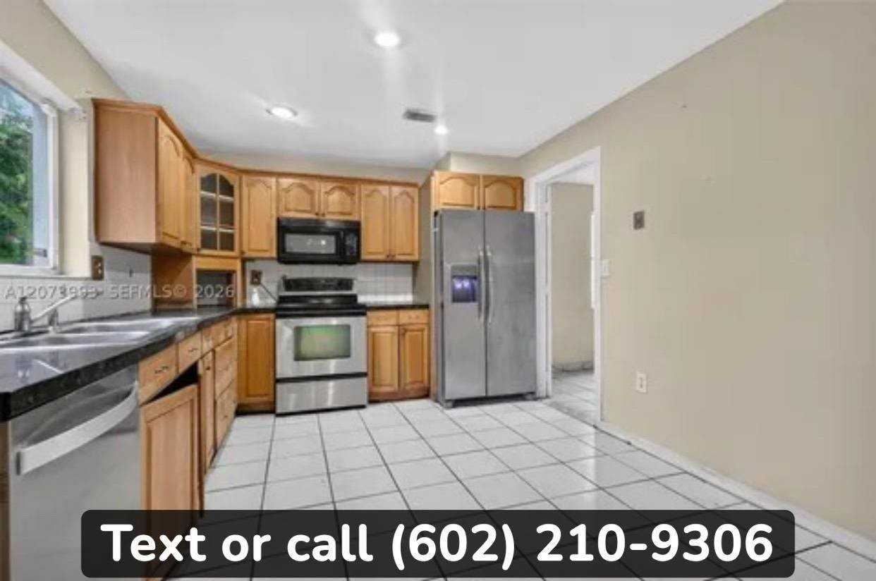 223 Ne 211th Ter - Photo 5 of 11