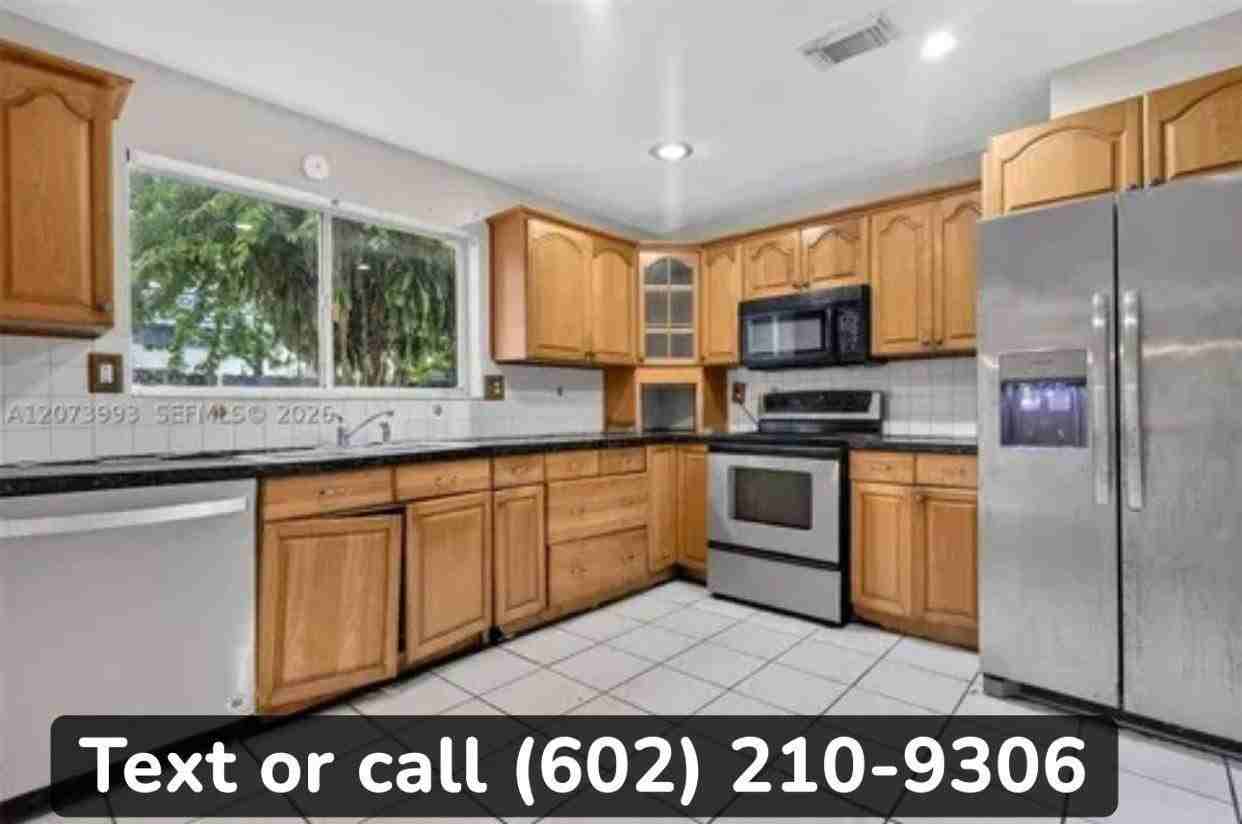 223 Ne 211th Ter - Photo 6 of 11