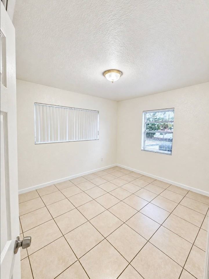 4820 Nw 6th St #4822 - Photo 2 of 12