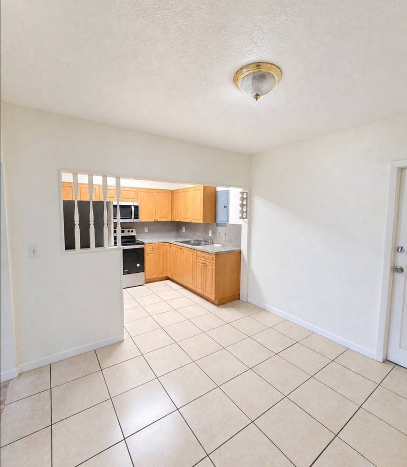 4820 Nw 6th St #4822 - Photo 5 of 12