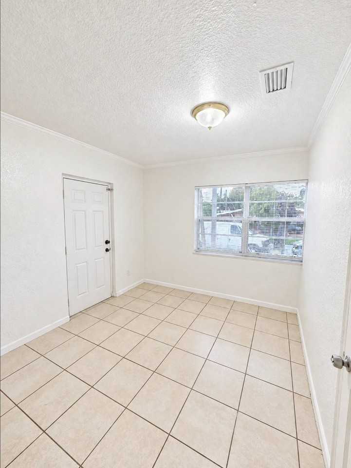 4820 Nw 6th St #4822 - Photo 6 of 12