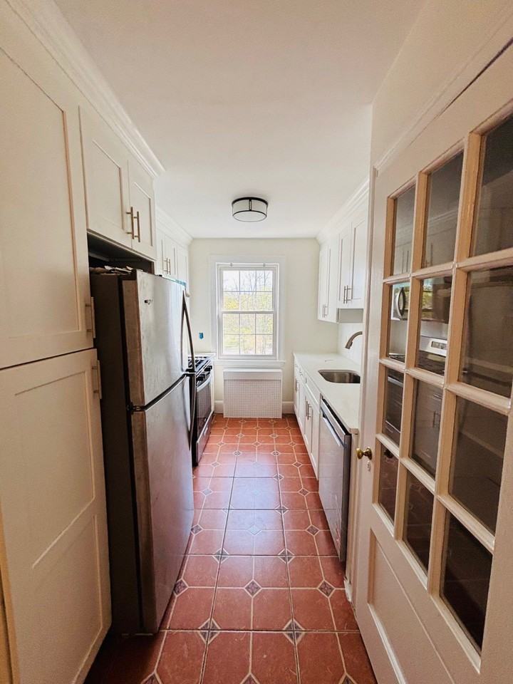 101 Forest Ave - Photo 4 of 22