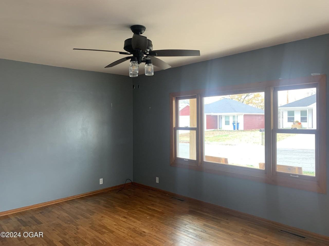 1901 N Park Ave - Photo 3 of 13
