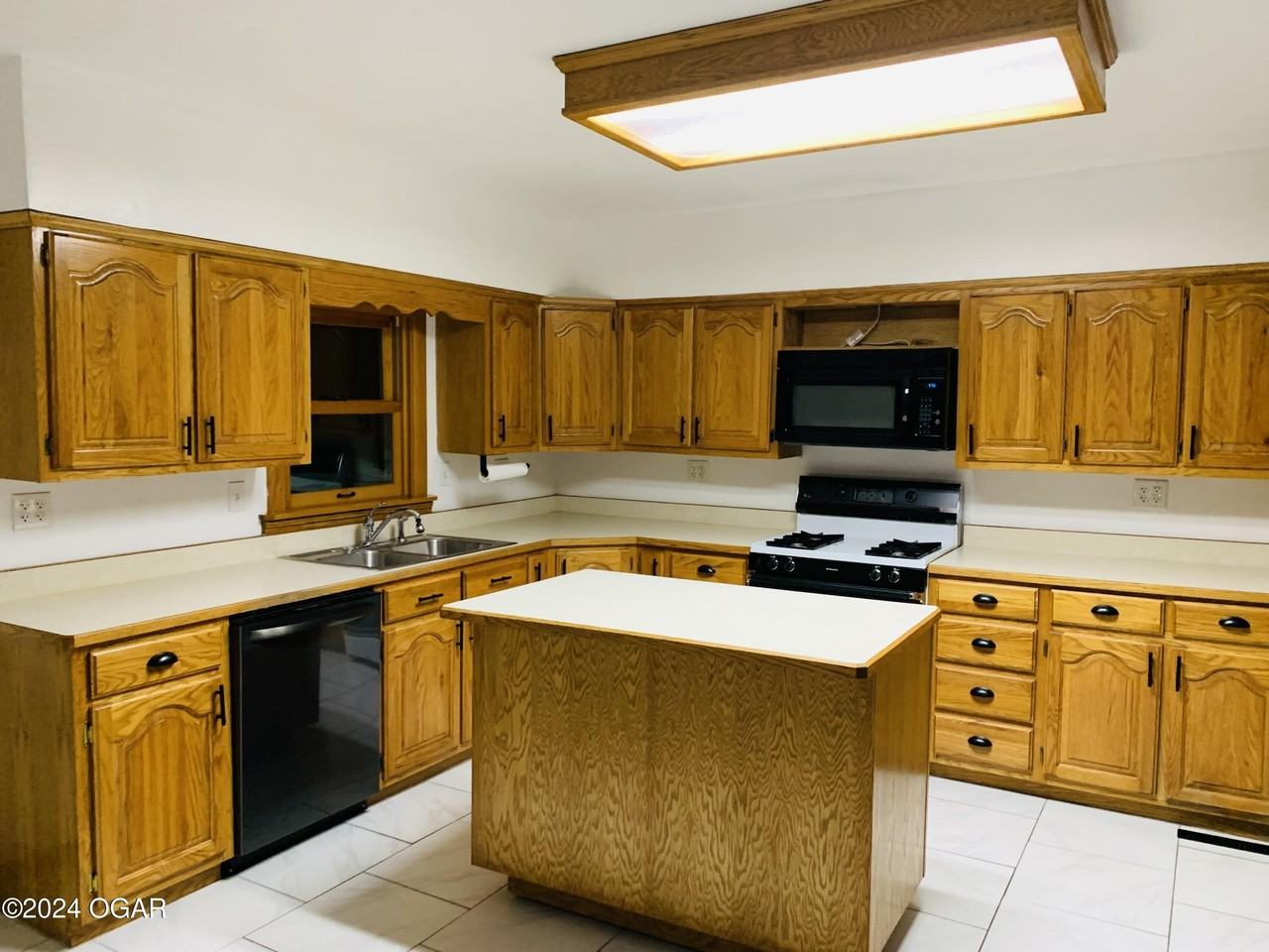 1901 N Park Ave - Photo 7 of 13