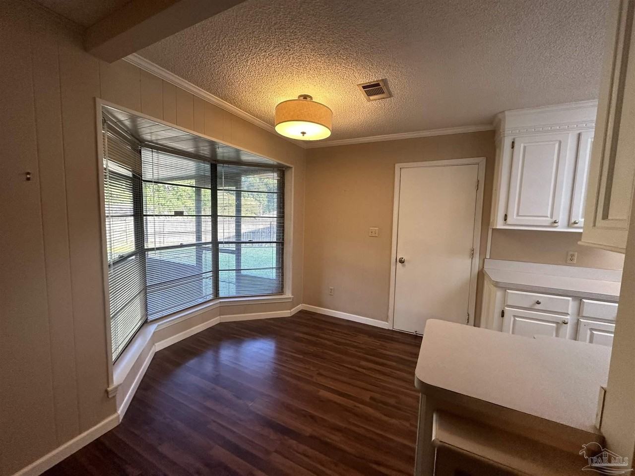 7810 Folkstone Dr - Photo 6 of 21