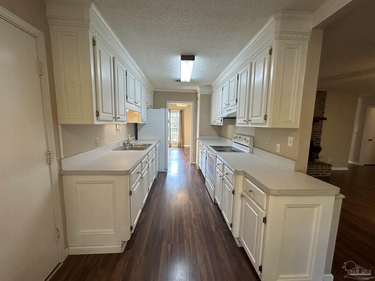 7810 Folkstone Dr - Photo 7 of 21