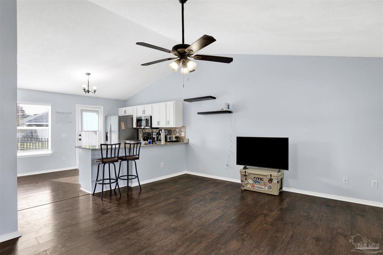 165 Valdosta Ave - Photo 5 of 19