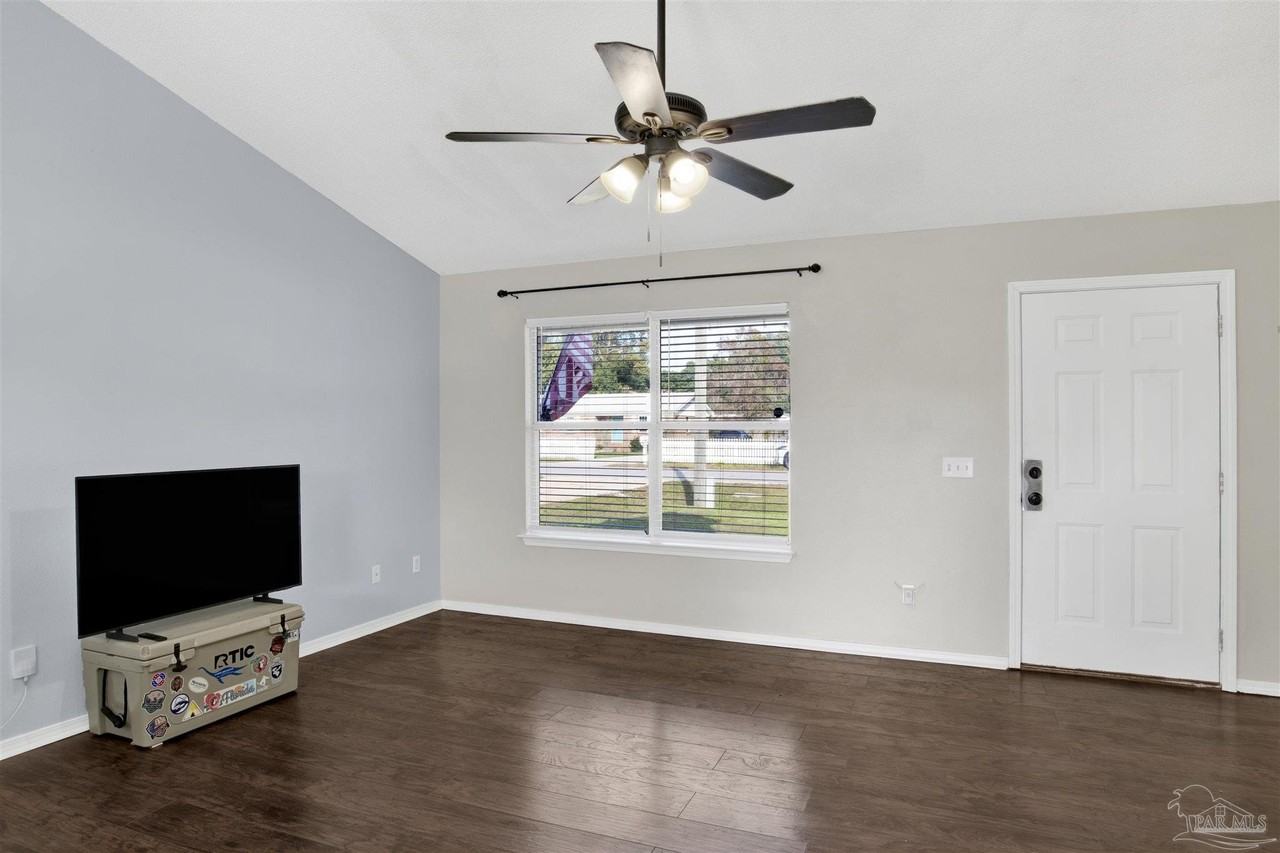 165 Valdosta Ave - Photo 6 of 19