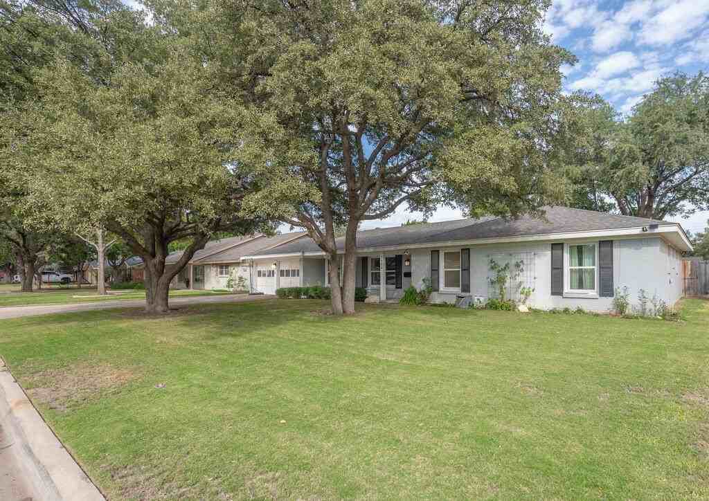 2804 W Shandon Ave - Photo 3 of 45