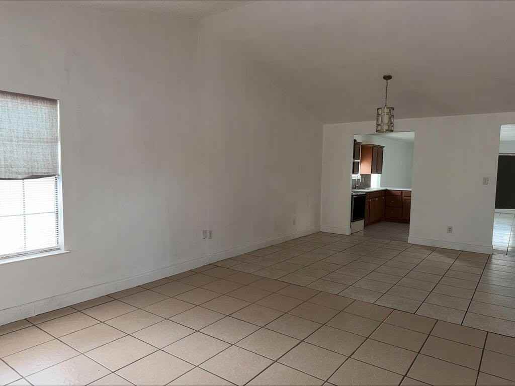 1314 E Cowden Ave - Photo 2 of 8