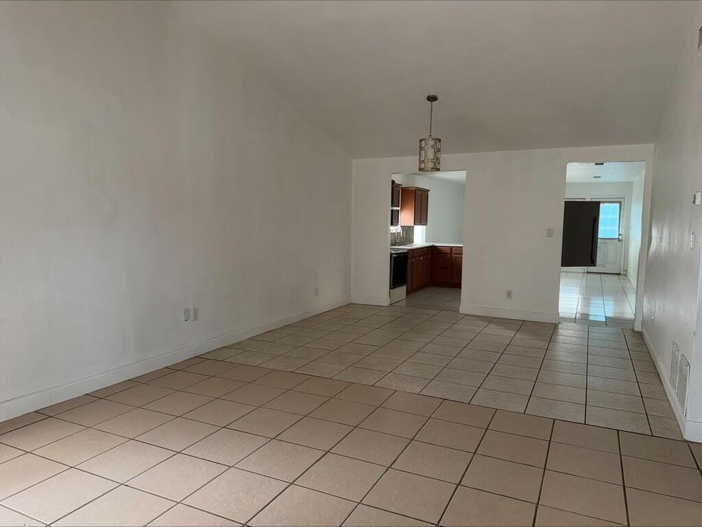 1314 E Cowden Ave - Photo 3 of 8